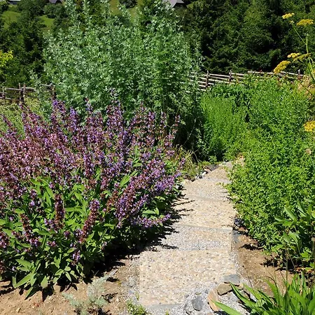 Sulamith Mit Garten *